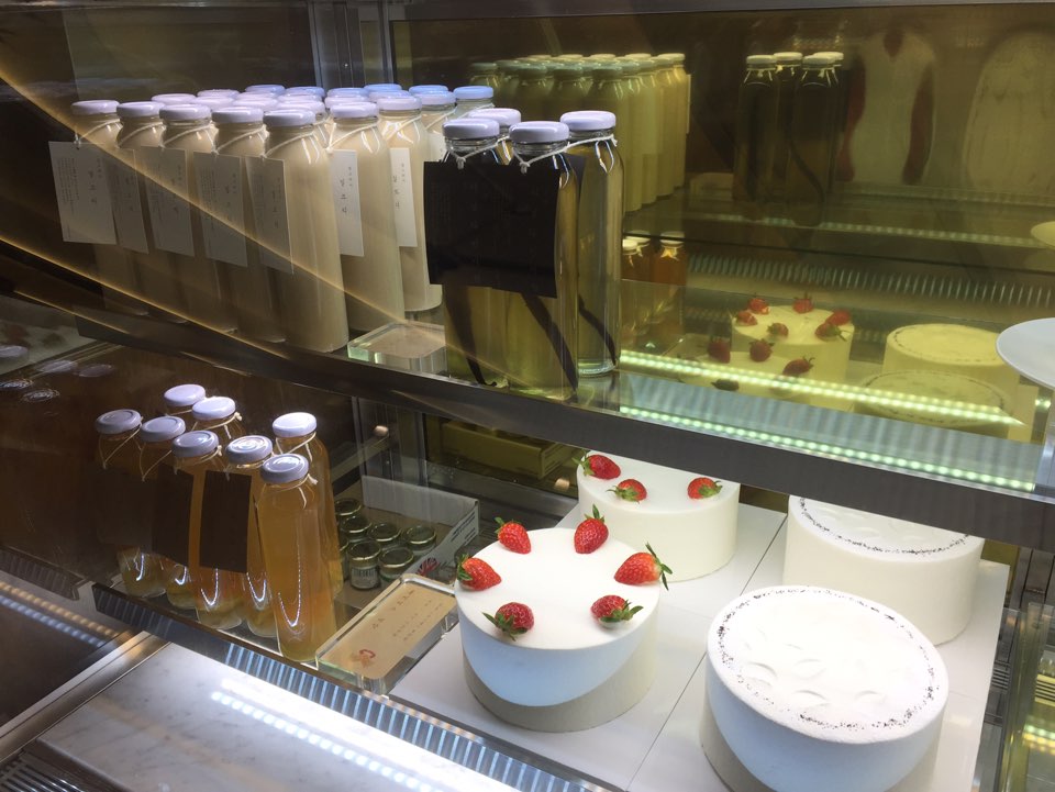[성수 카페] 크레이프 케이크가 맛있는 성수 카페거리 관련 이미지 10