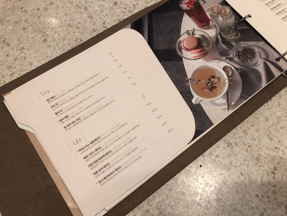 [Seokchon Lake Cafe] A Space Where a Cafe and a Bar Merge at Seokchon Lake image 8