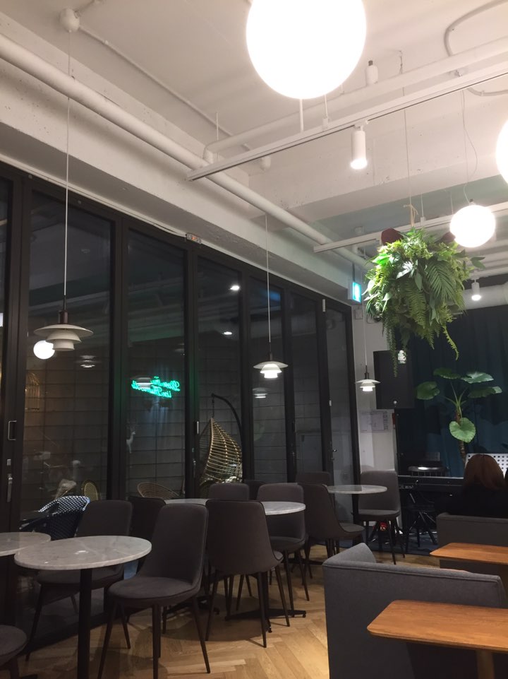 [성수동 카페] 딸기라떼가 맛있는 성수 카페거리 관련 이미지 24