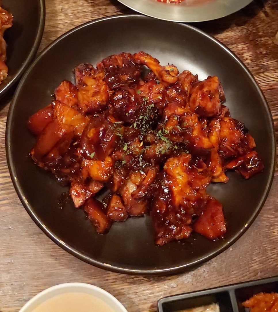 [도산공원 맛집] 도산족발 보쌈 솔직 후기(연예인에게 인기 엄지척!) 관련 이미지 4