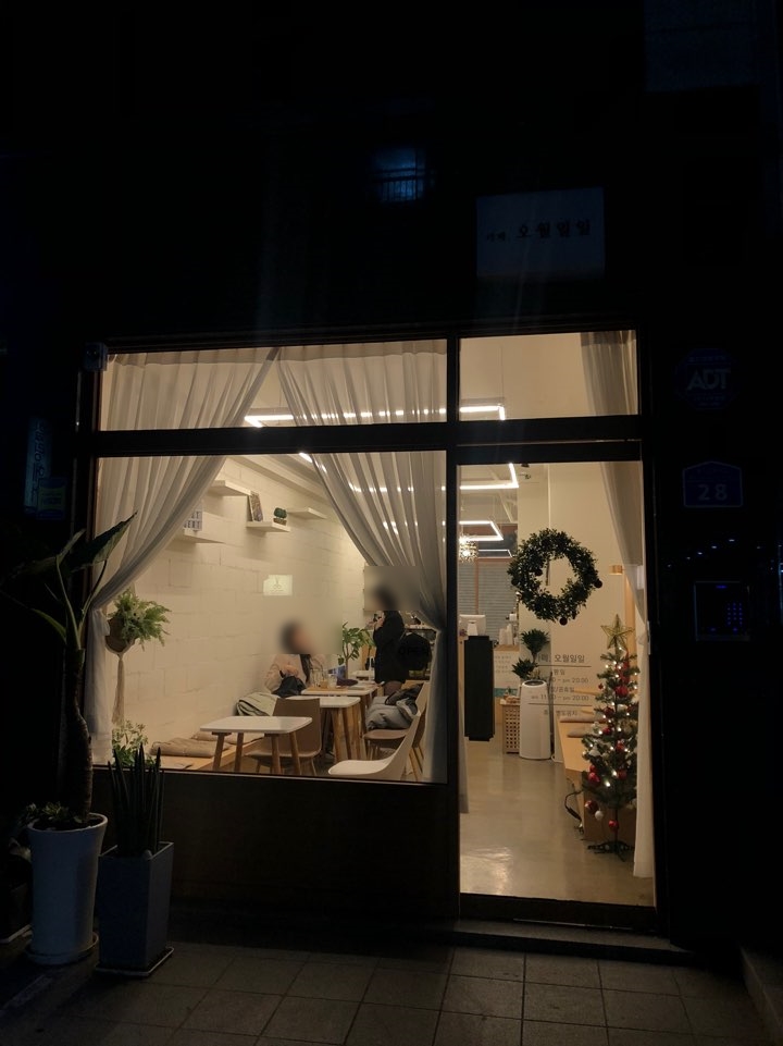 [망원 카페] 아인슈페너와 다쿠아즈가 맛있는 망원동 카페 관련 이미지 2