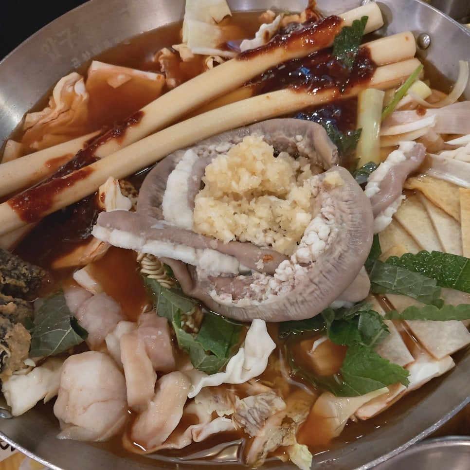 [Apgujeong Rodeo Station Restaurant] Apgujeong Gobtteok: from fried rice to Injeolmi patbingsu, everything was perfect! Honest review image 2
