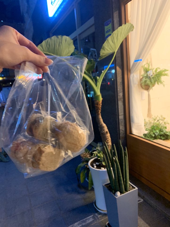 [망원 카페] 아인슈페너와 다쿠아즈가 맛있는 망원동 카페 관련 이미지 15