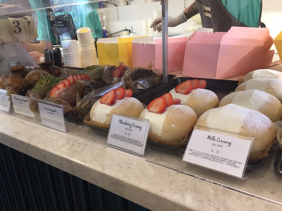 [도산공원 카페] 줄서서 먹는 도넛 맛집, 도산공원 카페 관련 이미지 14