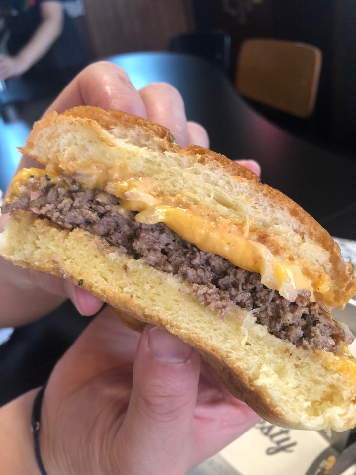 [Seongsu Restaurant] Lee Young-ja’s Top Pick, Ttukseom Handmade Burger image 17