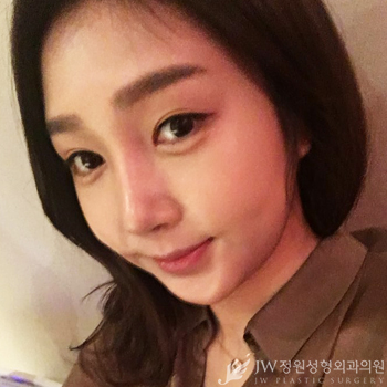 발랄하고 사랑스러운 이미지 완성, JW정원 눈밑애교! 관련 이미지 2