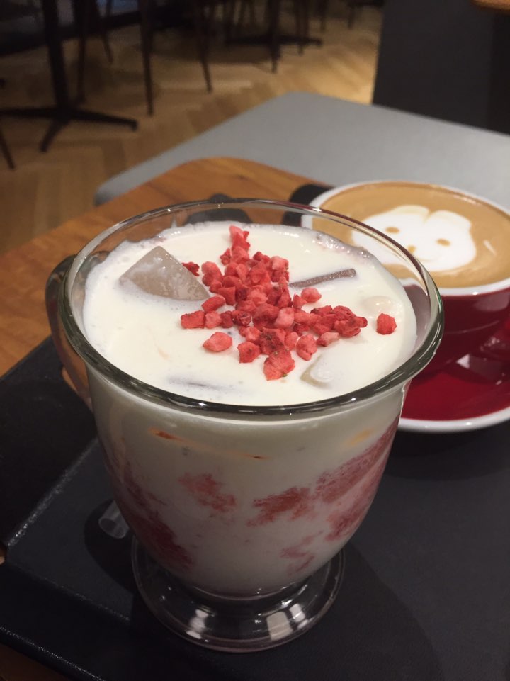 [성수동 카페] 딸기라떼가 맛있는 성수 카페거리 관련 이미지 27