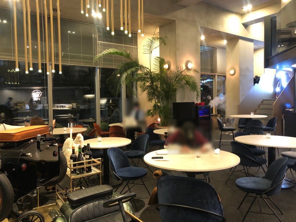 [Seokchon Lake Cafe] A Space Where a Cafe and a Bar Merge at Seokchon Lake image 3