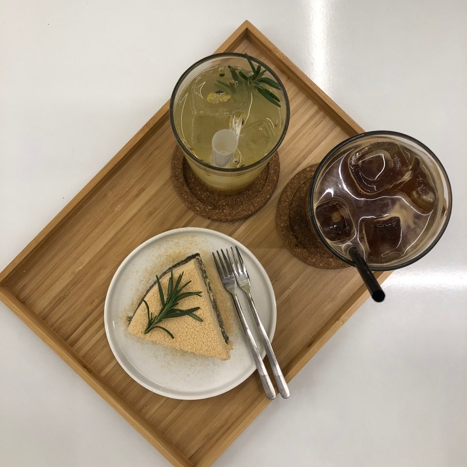 [망원 카페] 아인슈페너와 다쿠아즈가 맛있는 망원동 카페 관련 이미지 13