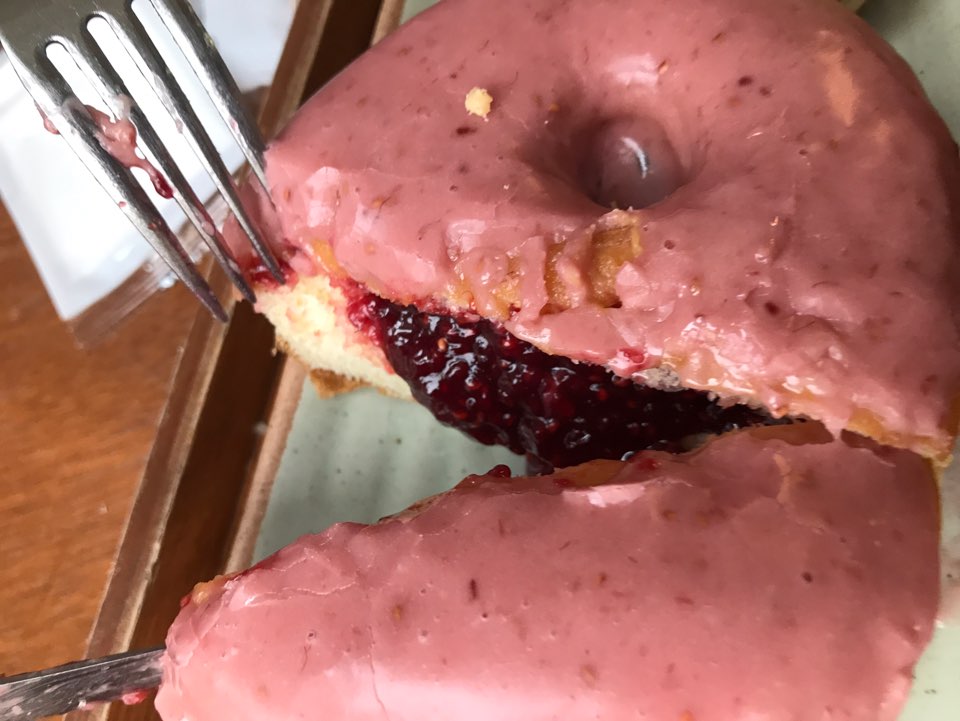 [Hannam-dong Restaurant] Hannam-dong, Where You Can Taste Donuts Packed Full Inside image 17
