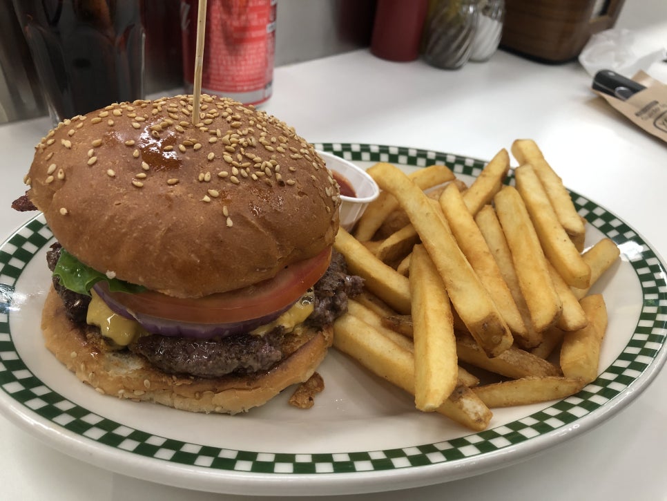 [여의도 맛집] 미국식 버거를 여의도에서! 브루클린 더 버거조인트 여의도점 솔직 후기 관련 이미지 9