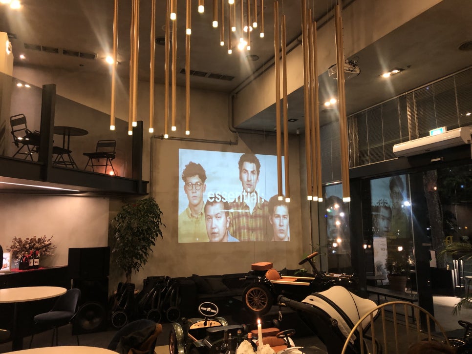 [Seokchon Lake Cafe] A Space Where a Cafe and a Bar Merge at Seokchon Lake image 5