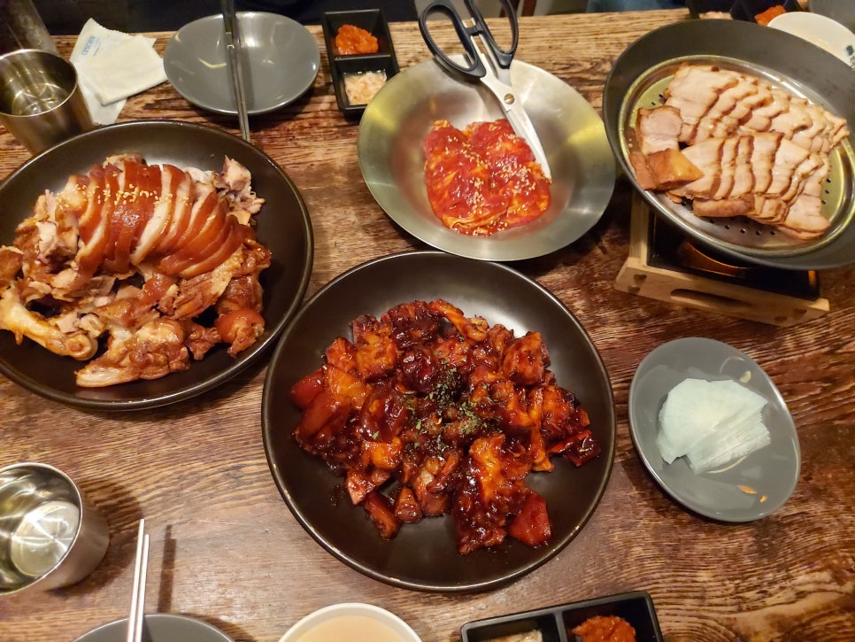 [도산공원 맛집] 도산족발 보쌈 솔직 후기(연예인에게 인기 엄지척!) 관련 이미지 2