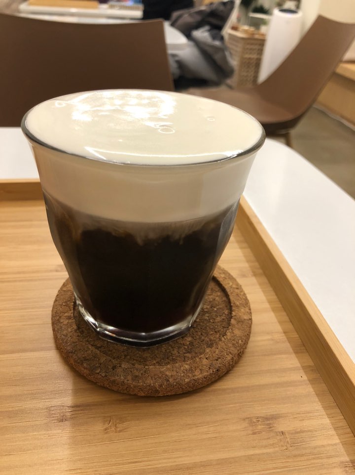 [망원 카페] 아인슈페너와 다쿠아즈가 맛있는 망원동 카페 관련 이미지 16