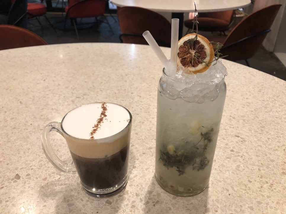 [Seokchon Lake Cafe] A Space Where a Cafe and a Bar Merge at Seokchon Lake image 18