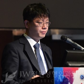 얼굴주름은 왜 생기는걸까요? 주름제거술에 대해 알려주세요~~ 관련 이미지 1
