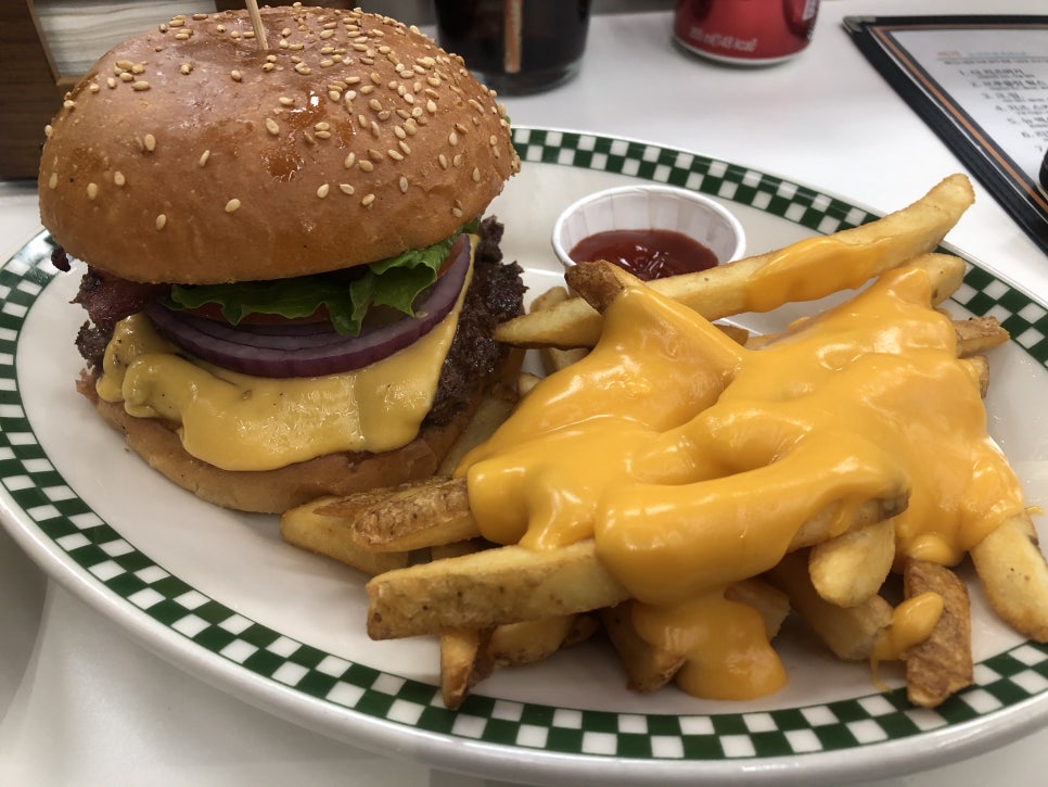 [여의도 맛집] 미국식 버거를 여의도에서! 브루클린 더 버거조인트 여의도점 솔직 후기 관련 이미지 8