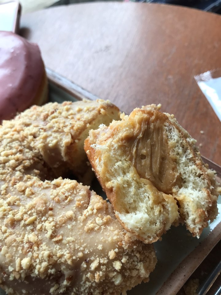 [Hannam-dong Restaurant] Hannam-dong, Where You Can Taste Donuts Packed Full Inside image 16