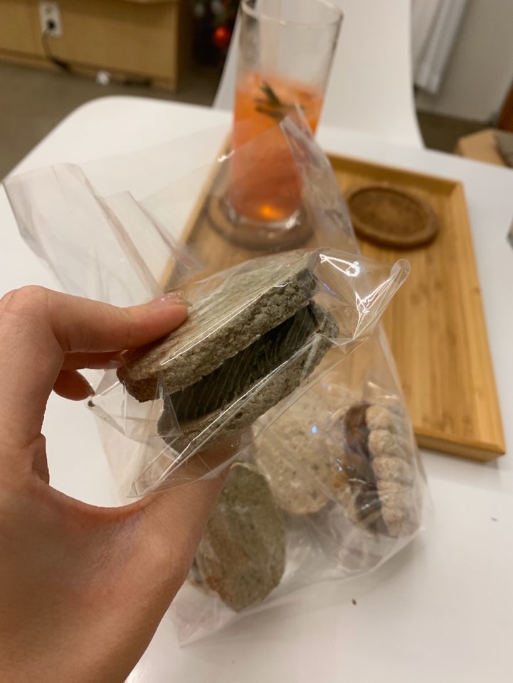 [망원 카페] 아인슈페너와 다쿠아즈가 맛있는 망원동 카페 관련 이미지 14