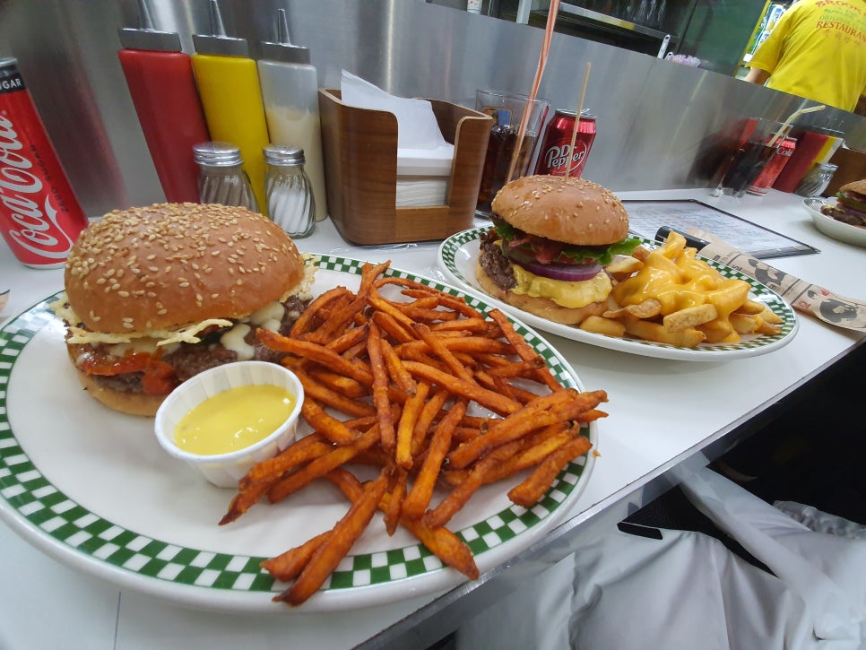 [여의도 맛집] 미국식 버거를 여의도에서! 브루클린 더 버거조인트 여의도점 솔직 후기 관련 이미지 11