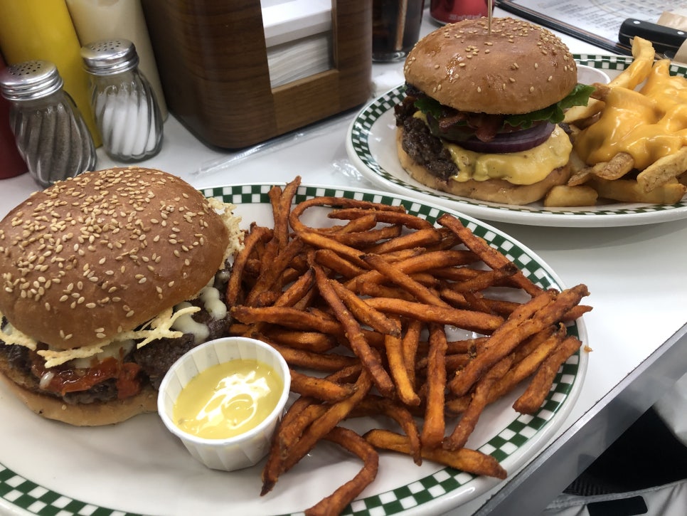 [여의도 맛집] 미국식 버거를 여의도에서! 브루클린 더 버거조인트 여의도점 솔직 후기 관련 이미지 12