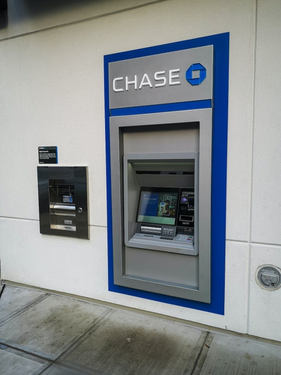 What did Chase Bank used to be called? 관련 이미지 1