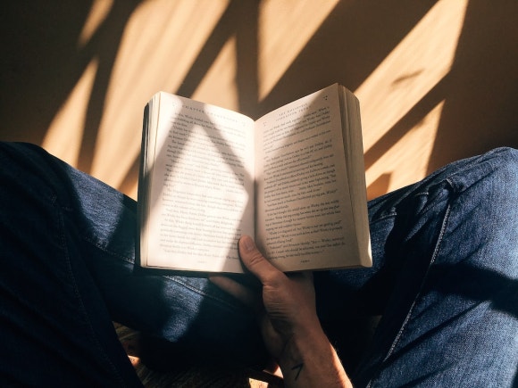 What is the book Unbroken about? 관련 이미지 1
