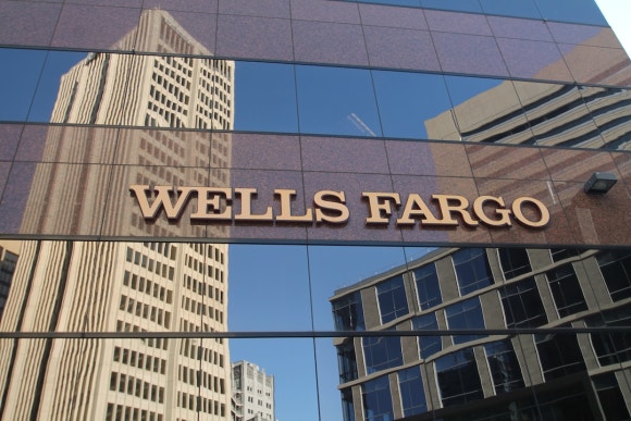 Does Wells Fargo Own First National Bank? 관련 이미지 1