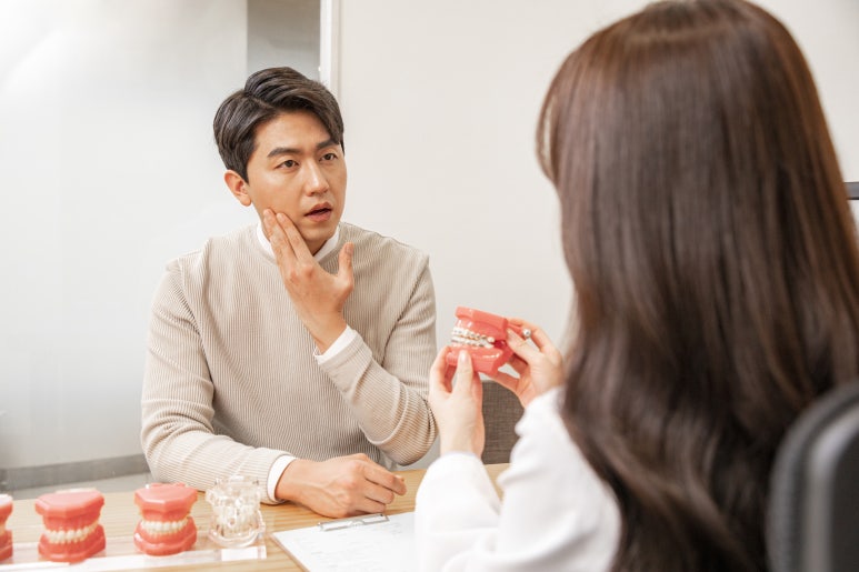 [Seoul Orthodontic Clinic] Middle-Aged Orthodontics: Why Should You Start Now? image 2