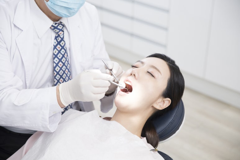 Gunjja Dental Clinic: Is it normal to feel like there is more odor after scaling? Reasons you may notice bad breath image 2