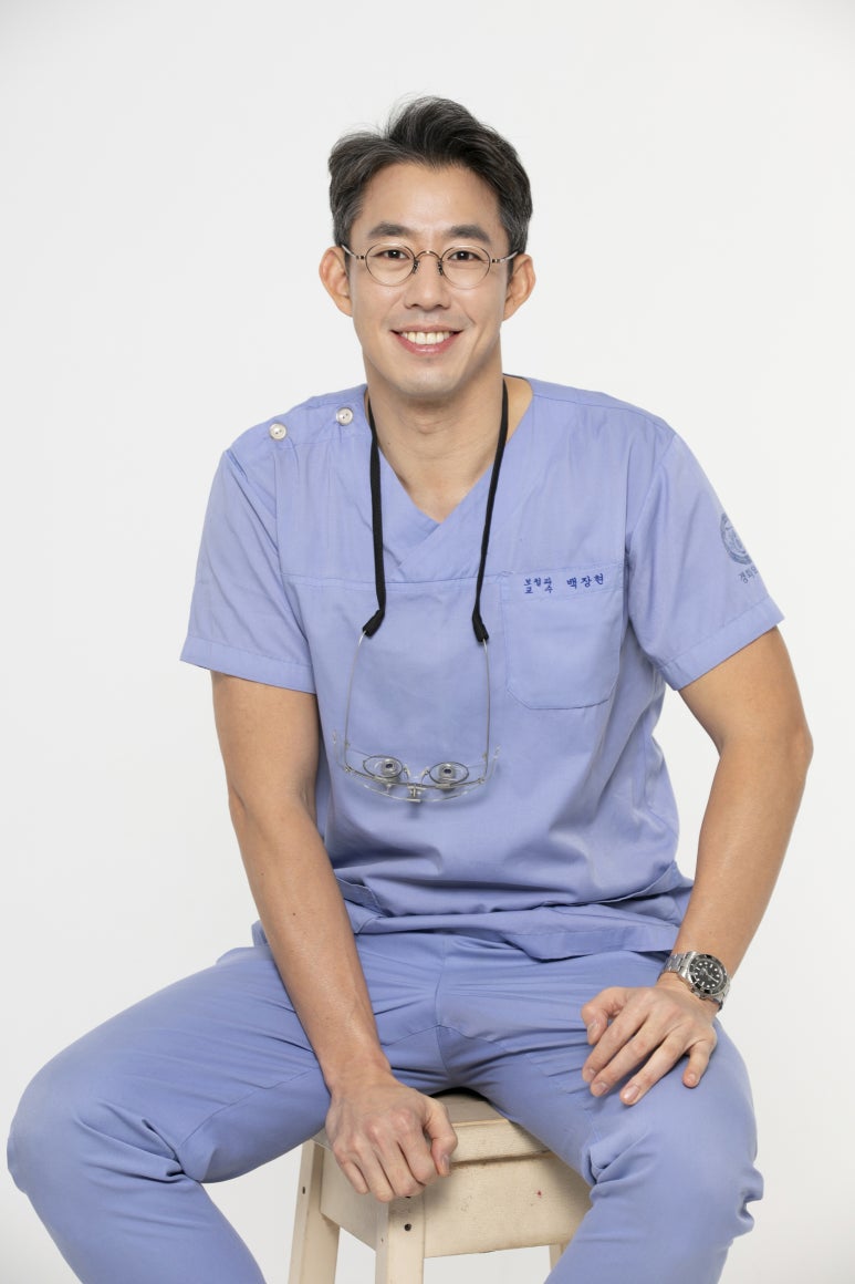 OptiFilm: A Beautiful Smile Completed with Third-Generation Laminate Veneers image 3