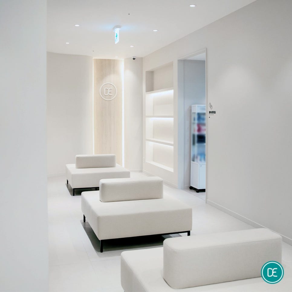 Why Do Acne Breakouts Happen in Your 30s in Gongdeok? With Pico Fraxel?! image 2