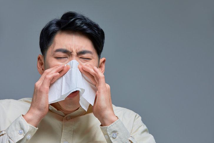 Cause of Yellow Nasal Discharge: Could It Be Sinusitis? image 3
