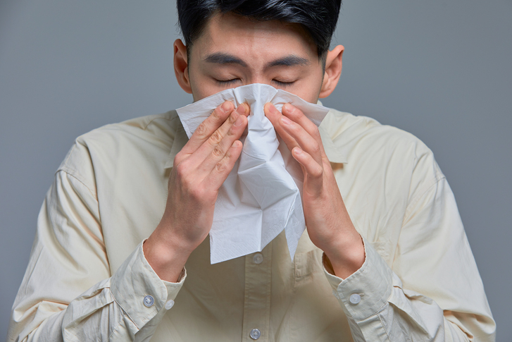 Cause of Yellow Nasal Discharge: Could It Be Sinusitis? image 4