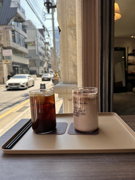 Front Seoul :: A Cozy Café on the First Floor of Park Tae-jun Comics Company in Sinsa Station image 4