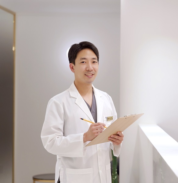 남자눈성형, 눈매교정으로 자연스러운 인상 개선 관련 이미지 2