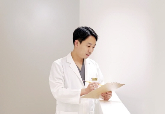 첫 눈성형, 자연스러운 자연유착 쌍꺼풀 수술 고려해야 관련 이미지 1