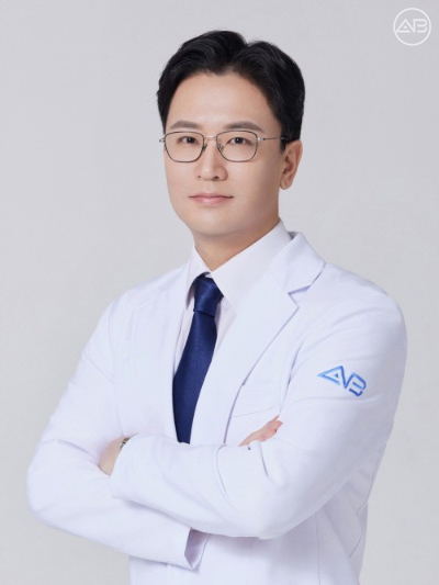 "한살 더 먹었다" 새해 중년 눈성형 관심, 눈꺼풀처짐 눈밑.개선 위한 상하안검 주목 관련 이미지 1