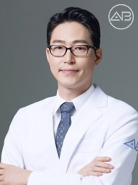 [메디칼트리뷴] 구축코 재수술, 보형물 교체보다 조직 평가가 먼저 관련 이미지 1