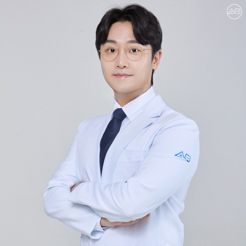 [E동아] 이중턱 지방흡입vs이중턱 근육묶기vs침샘제거, 이중턱 없애는 법의 기준은 관련 이미지 1