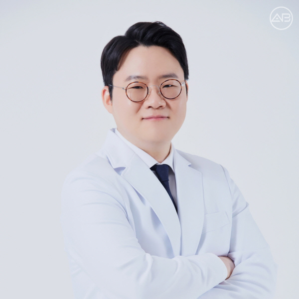 겨울철 남자코성형 재수술 증가... 코구축ㆍ콧구멍 비대칭 주요 원인 관련 이미지 1