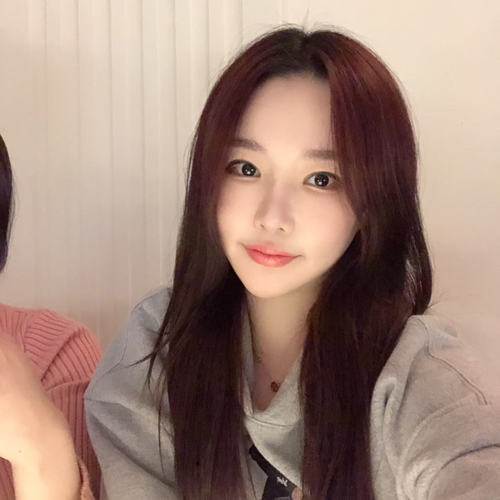 턱밑침샘보톡스로 얼굴선은 살리고, 턱 밑은 가볍게! 관련 이미지 1