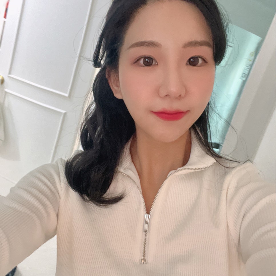 무표정도 환하게! 입꼬리필러시술로 인상 리셋했어요 관련 이미지 3
