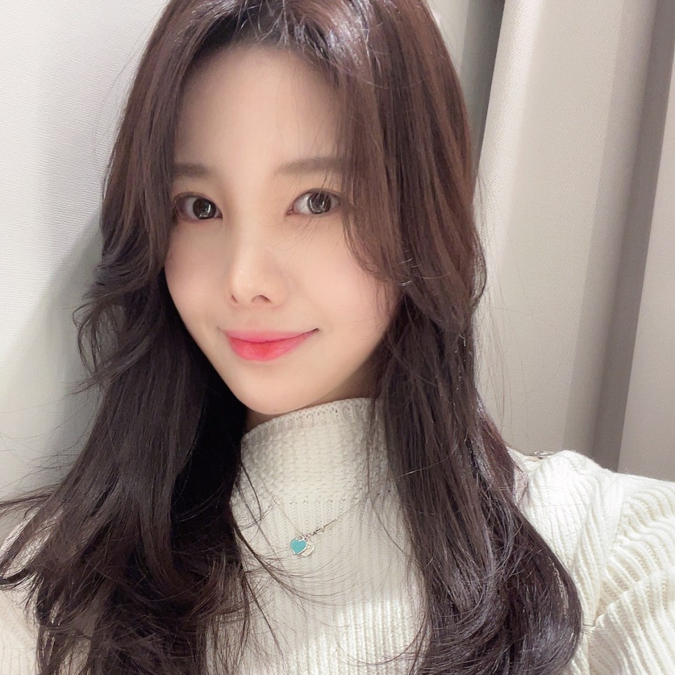 압구정침샘보톡스로 둔해 보이는 턱 선을 갸름하게 관련 이미지 1