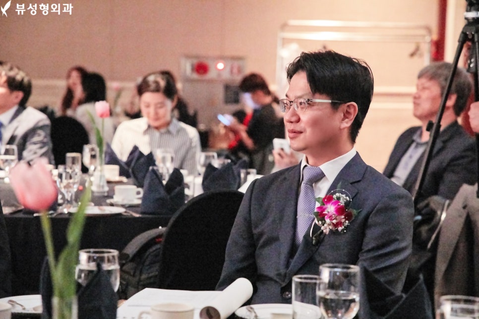 뷰성형외과 (사)강남구의료관광협회로부터 감사장 수여 관련 이미지 2