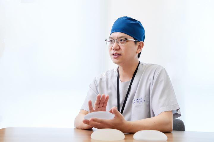 뷰성형외과 최순우 원장, 가슴성형 만족스러운 결과를 위해 고려할 사항은? 관련 이미지 1