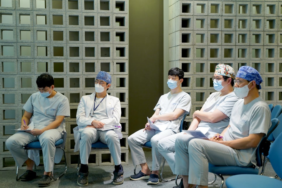 뷰성형외과, 환자의 높은 만족도를  위한 정기세미나 실시 관련 이미지 4