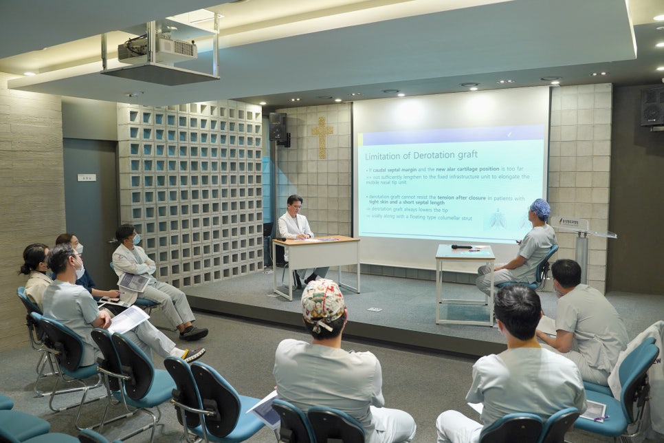 뷰성형외과, 환자의 높은 만족도를  위한 정기세미나 실시 관련 이미지 1