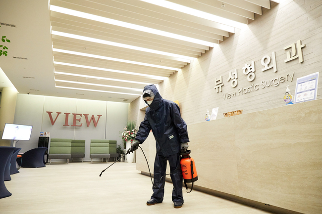 뷰성형외과, 코로나 감염예방 및 확산방지를 위한 방역 실시 관련 이미지 1