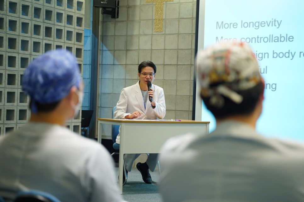 뷰성형외과, 환자의 높은 만족도를  위한 정기세미나 실시 관련 이미지 3